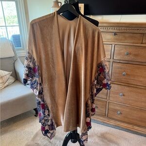 Crushed velvet and lace kimono